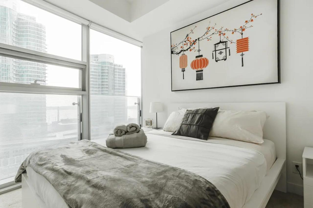 Luxury 2-Bedroom Condo Parking, View Of Cn Tower Торонто Екстер'єр фото